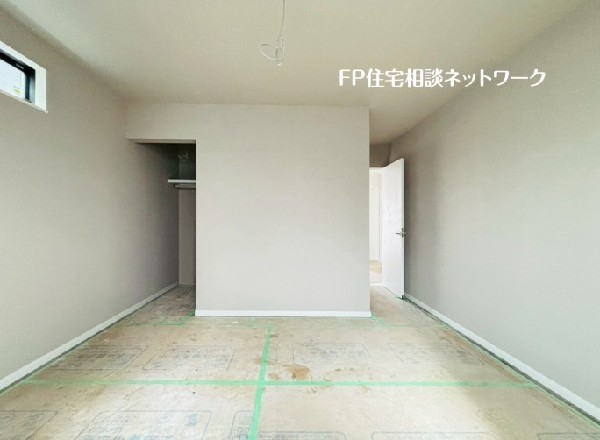 7.75帖の主寝室はウォークインクローゼット付。お洋服や季節用品を収納でき、お部屋をキレイに保てます。