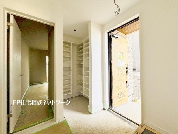 大容量のシューズインクロークが嬉しい住まい。ベビーカー、アウトドア用品、カー用品などもスッキリ収納。