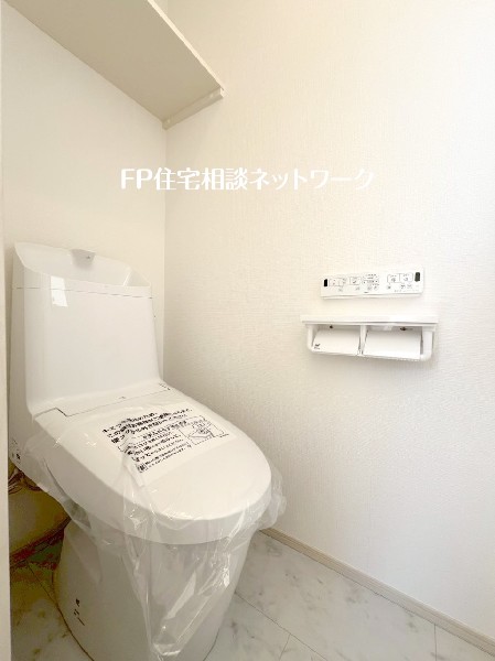 トイレは1階と2階に2カ所あります。朝の忙しい時間も慌てることなく使用できるので助かりますね。