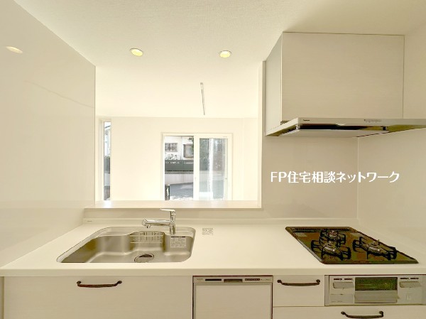 対面式のカウンターキッチンは出来上がったお料理をお子様が運ぶなど、お手伝いの機会も増えそうです。