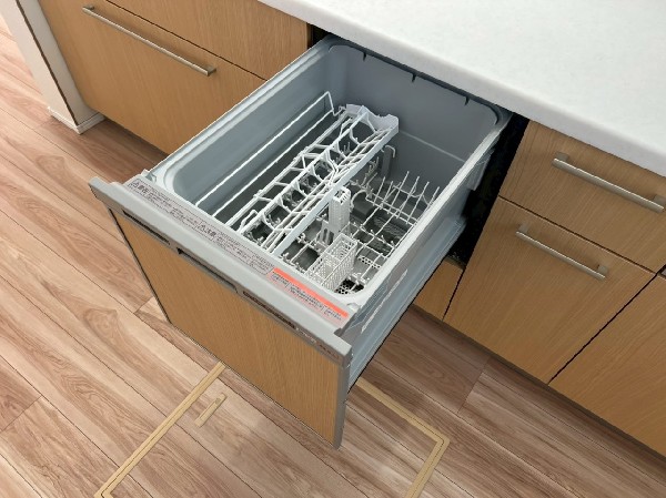 あったらいいなの代表的な設備である食洗機。ビルトイン型なので、おさまりもよく、使い勝手も良好です。