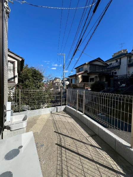 日当たりの良いお庭付き。夏には、お子様のプール遊びやバーベキューなど幅広く活躍しそうですね。