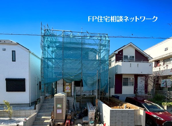 外観:JR横浜線・地下鉄グリーンライン「中山」駅まで徒歩12分。横浜、新横浜、センター北などへのアクセス良好。