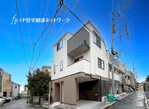 外観:ナチュラルトーンを基調にした落ち着いた外観。アクセントカラーで外壁を分けることで立体感が生まれます。