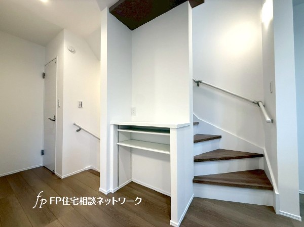 リビング内にスタディカウンターを設置しました。お子様のお勉強やリモートワークなどにも使えそうです。