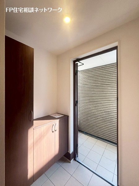 周辺環境:潮田公園(テニスコート、野球場、遊具広場、夏はプールなど、年間を通して利用できる施設が沢山ある大きな公園です。)