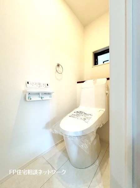 ＴＶモニタ付インターホンでセキュリティ面にも配慮。お子様のお留守番にも安心なセキュリティ設備ですね。