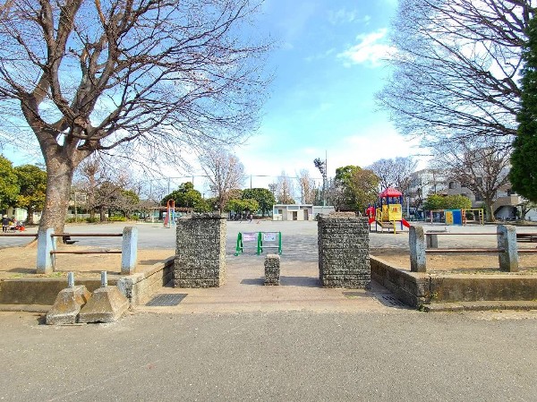 周辺環境:潮田公園(テニスコート、野球場、遊具広場、夏はプールなど、年間を通して利用できる施設が沢山ある大きな公園です。)