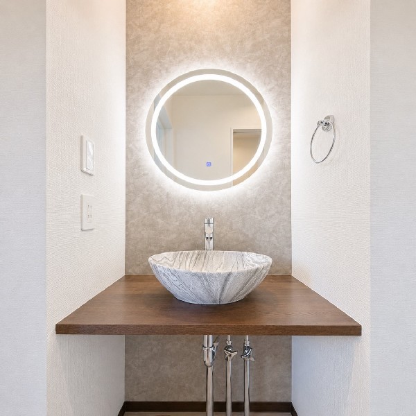 2階廊下にセカンド洗面台を設けました。トイレ後や掃除の時など、しっかり手洗いが出来るので便利です。