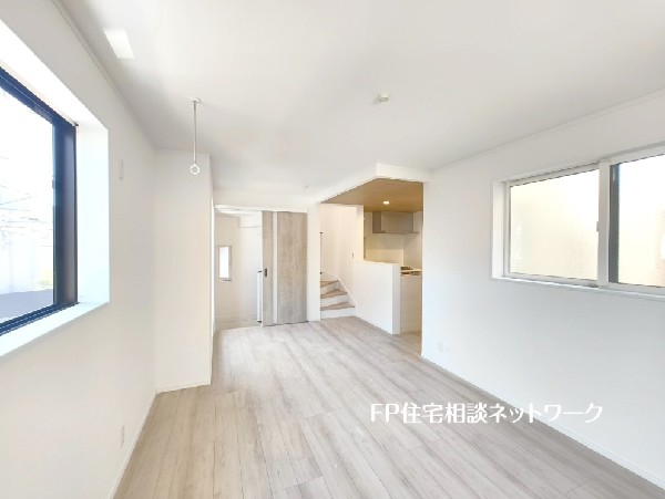 上下階へ移動する際に必ずリビングを通る構造のリビングイン階段。自然とご家族との交流が生まれます。