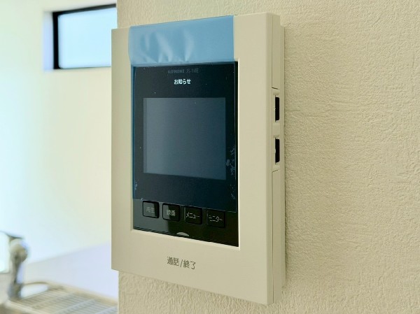 ＴＶモニタ付インターホンでセキュリティ面にも配慮。お子様のお留守番にも安心なセキュリティ設備ですね。