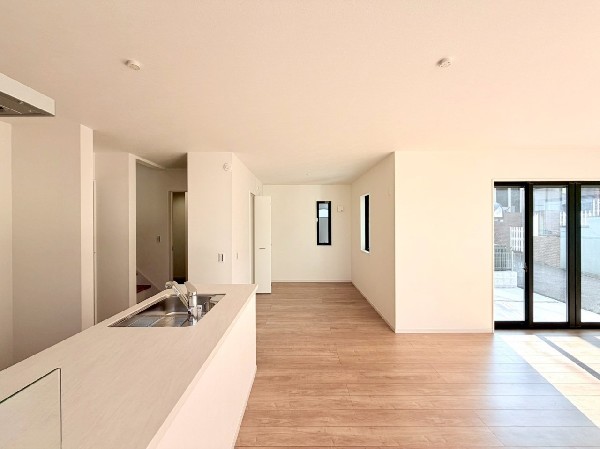 床暖房付き！ホコリが舞い上がりにくく、静かで空気もクリーン、さらに乾燥しにくいためお肌にも優しいです。