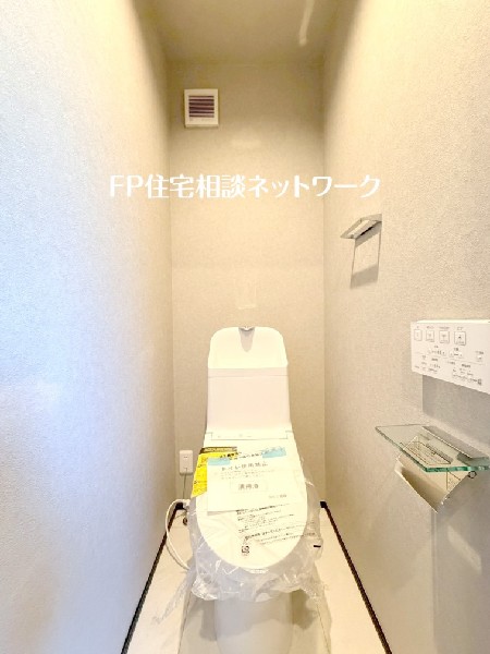 トイレは1階と3階に2カ所あります。朝の忙しい時間も慌てることなく使用できるので助かりますね。