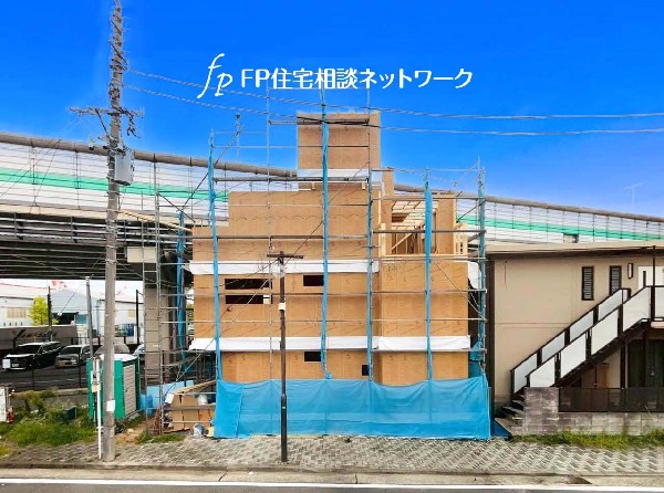 外観:「鶴見小野」駅ほぼ平坦徒歩5分！公園、コンビニ、小学校まで徒歩5分以内で行ける便利な住環境です。