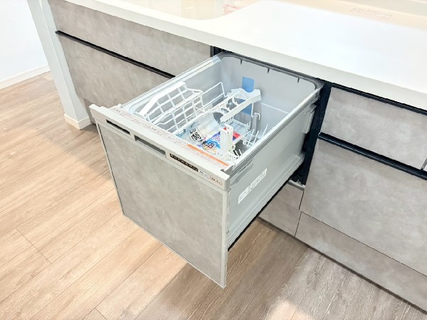 あったらいいなの代表的な設備である食洗機。ビルトイン型なので、おさまりもよく、使い勝手も良好です。