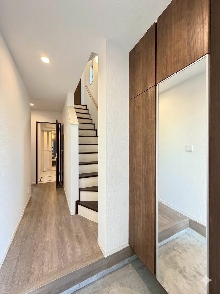 散らかりがちな玄関をスッキリと保てる玄関収納は、家の中に入る時最初に目に付く場所だからこだわりたい。