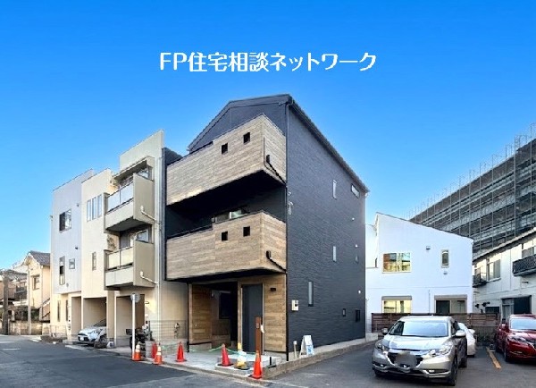 外観:「尻手」駅から徒歩11分の立地。忙しい朝や遅い帰宅時に嬉しい。スーパーや小学校も近く便利です。