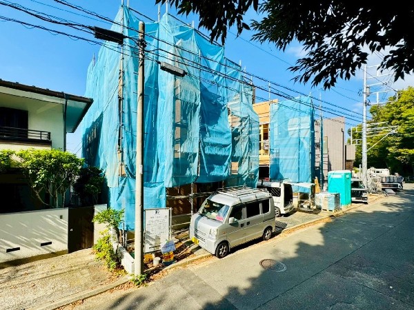 外観:閑静な住宅地で子育て家族にピッタリ。快適な緑に恵まれたエリアで、ゆとりある住環境が整っています。  