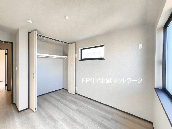 全居室に収納を完備。季節物のお洋服などもしっかりと収納し、居室空間を隅々まで使えるのが嬉しいですね。