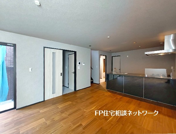 2階へあがる前に必ずリビングを通る構造のリビングイン階段。自然とご家族との交流が生まれます。