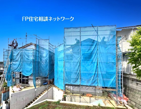 外観:南東道路で陽当り良好！室内には太陽の光はもちろん、爽やかな風が吹き抜け、居心地の良い空間を演出。