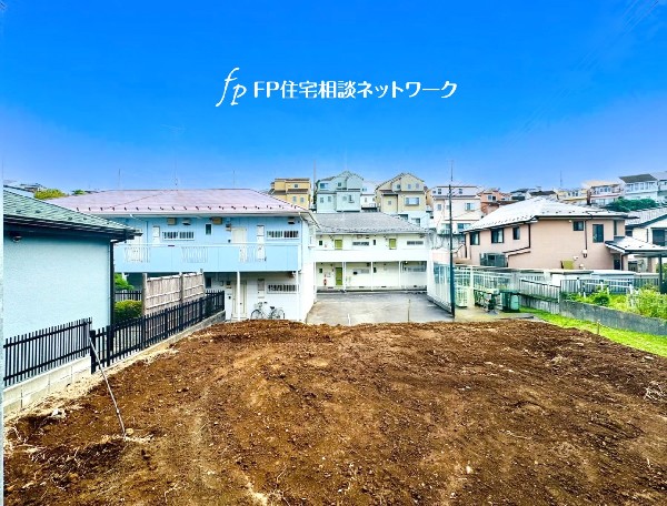 外観:周辺は緑豊かな公園が点在し、自然を身近に感じられる住環境。のびのびスローライフの夢を叶えてくれます。