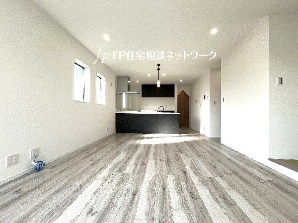 18帖の広々ＬＤＫ。導線もしっかりと取れているので、ソファーなどの家具もしっかりと配置できます。