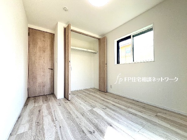 全居室に収納を完備。季節物のお洋服などもしっかりと収納し、居室空間を隅々まで使えるのが嬉しいですね。