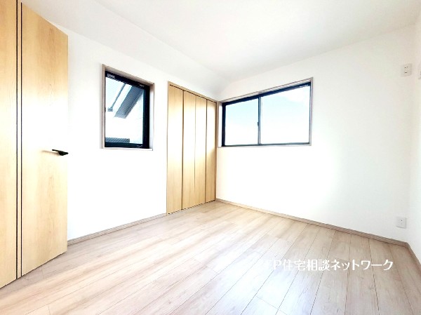 全室にクローゼットを完備しています。収納スペースを上手に使ってすっきりと快適な生活を送れます。