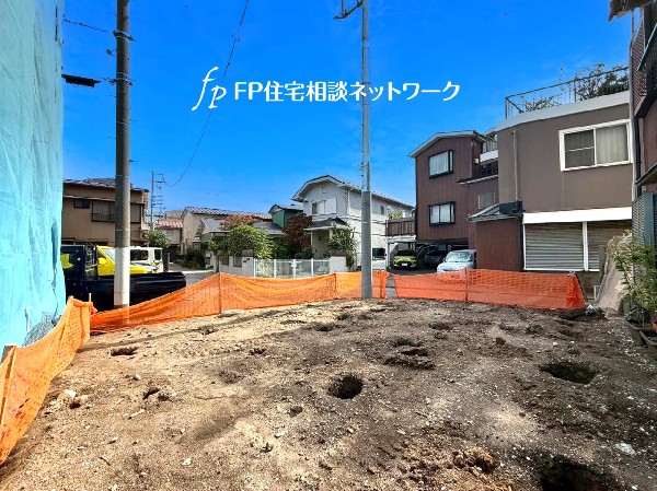 外観:鶴見花月園公園や鶴見川が近く、お散歩コースにぴったり。保育園や小学校も近いので子育てしやすい環境です。