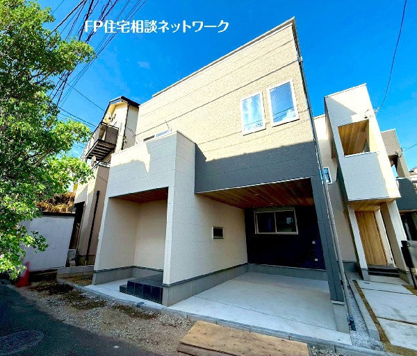 外観:京急線、JR横浜線、京浜東北線の3路線徒歩利用可能。都内、横浜、空港などへのアクセス良好。