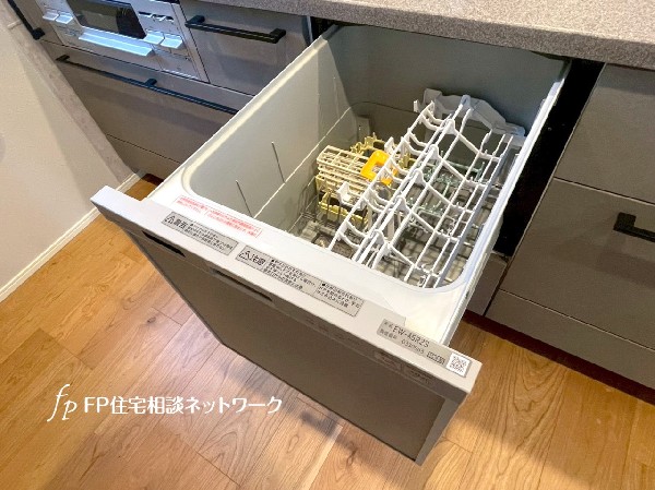 あったらいいなの代表的な設備である食洗機。ビルトイン型なので、おさまりもよく、使い勝手も良好です。