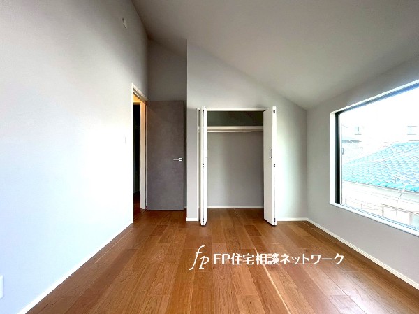 全室にクローゼットを完備しています。収納スペースを上手に使ってすっきりと快適な生活を送れます。