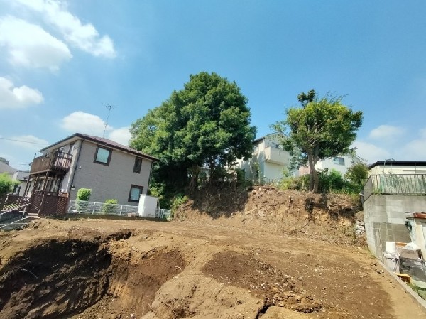 外観:高台に位置し眺望良好。窓を開ければ広がる風景。空を広く感じられます。大雨による冠水の心配もありません。