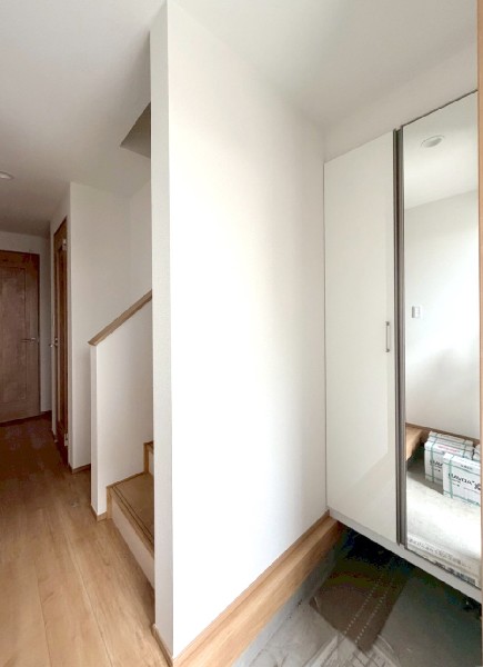 散らかりがちな玄関をスッキリと保てる玄関収納は、家の中に入る時最初に目に付く場所だからこだわりたい。