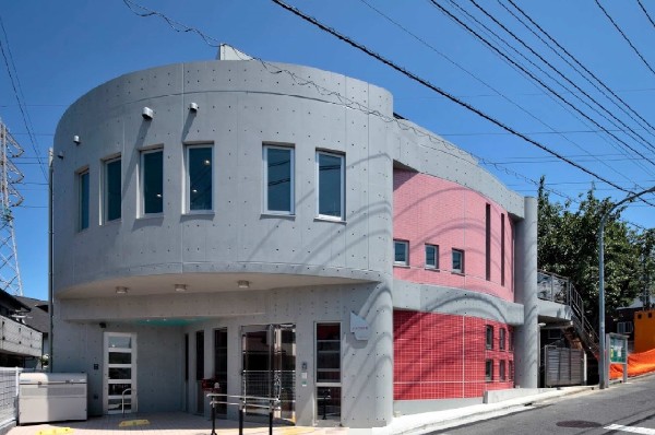 周辺環境:トキワ保育園(「あそび」を中心に子どもの生活リズムと発達を大切にする保育を実践。クリスマス会やお餅つきなど行事も充実。)