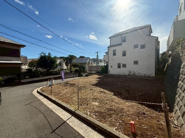 外観:四季を通じて自然と触れ合えるスポットが周辺には盛り沢山！自然に包まれた穏やかな暮らしが待っています。