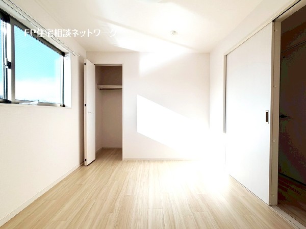 全居室にクローゼットを設けています。お部屋を有効に使えるので、家具の配置もしやすいですね。