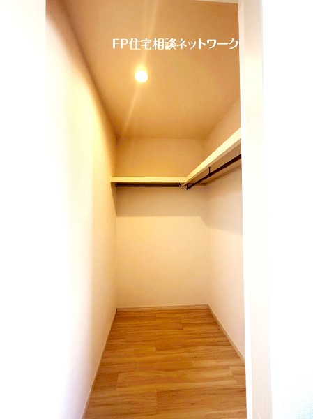 ウォークインクローゼット付で収納上手な生活を実現。衣類やバッグ、季節用品などを幅広く収納できます。