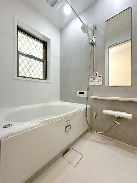 雨の多い時季などに重宝する浴室暖房換気乾燥機付です。カビ対策にもなり毎日のお風呂掃除が楽になります。