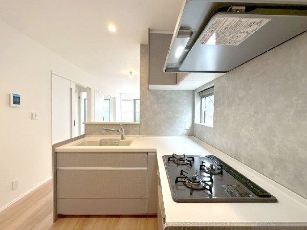 対面式のカウンターキッチンは出来上がったお料理をお子様が運ぶなど、お手伝いの機会も増えそうですね。