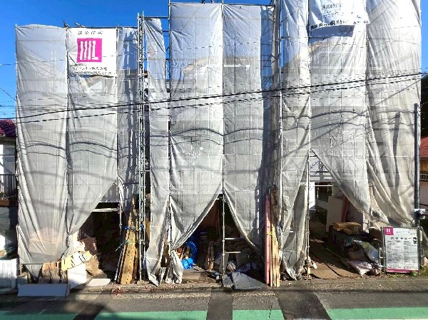 外観:幼稚園、小・中学校、コンビニ、スーパーが徒歩6分圏内に揃い、子育てファミリーに快適な住環境です。