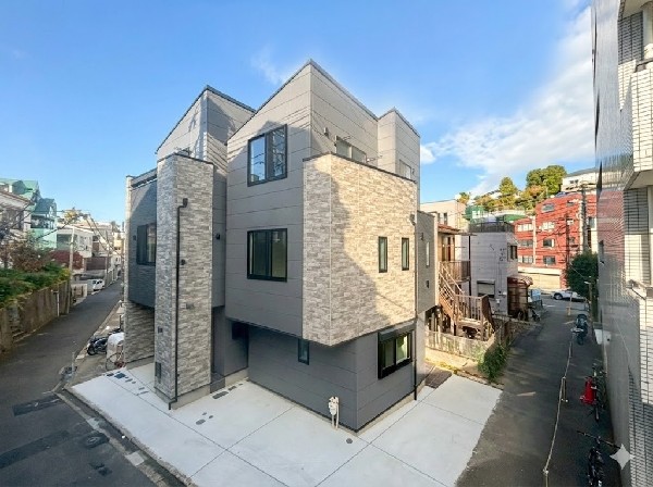 外観:（外観イメージ）グレーの外壁は、クールで落ち着いた雰囲気です。現代的で引き締まった印象になります。