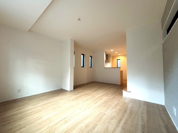 オープンでのびやかな空間を生み出す、広がりとゆとり。ダイニングとリビングを分けて作れる間取りです。