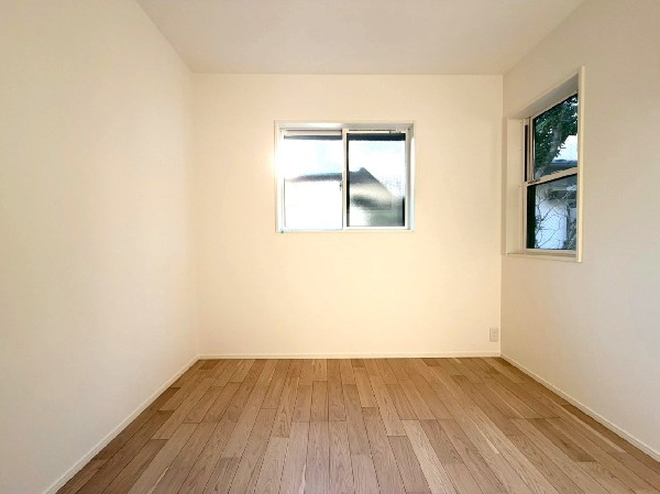 全居室に収納を完備しています。お部屋を広く活用できるので、ベッドや机の配置もイメージしやすいですね。