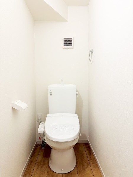 トイレは1階と2階に2カ所あります。朝の忙しい時間も慌てることなく使用できるので助かりますね。