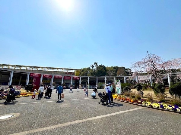 周辺環境:よこはま動物園ズーラシア(オカピが見られることで有名な国内最大級の動物園。世界一周の動物旅行をしているような感覚で楽しめます。)
