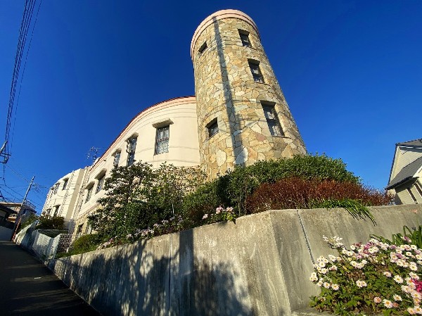 周辺環境:みほ幼稚園(国語教育・数遊び・音楽・体育・ミュージカルなど、様々な教育が豊富にあり、お子様の可能性を伸ばせます！)