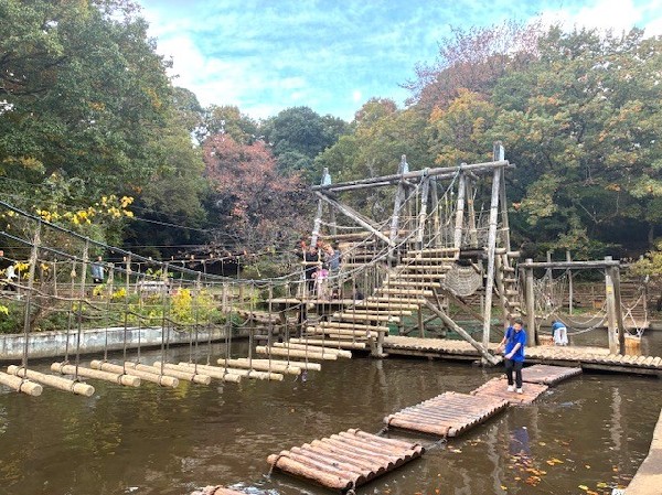 周辺環境:つくし野フィールドアスレチック(自然体感型の運動施設で、50種目のバラエティ豊かな遊具が並ぶ。BBQ場も併設されており、一日中楽しめます。)