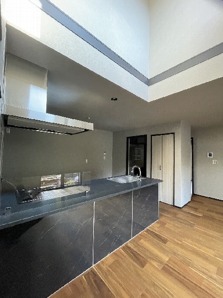 対面式のカウンターキッチンは出来上がったお料理をお子様が運ぶなど、お手伝いの機会も増えそうですね。